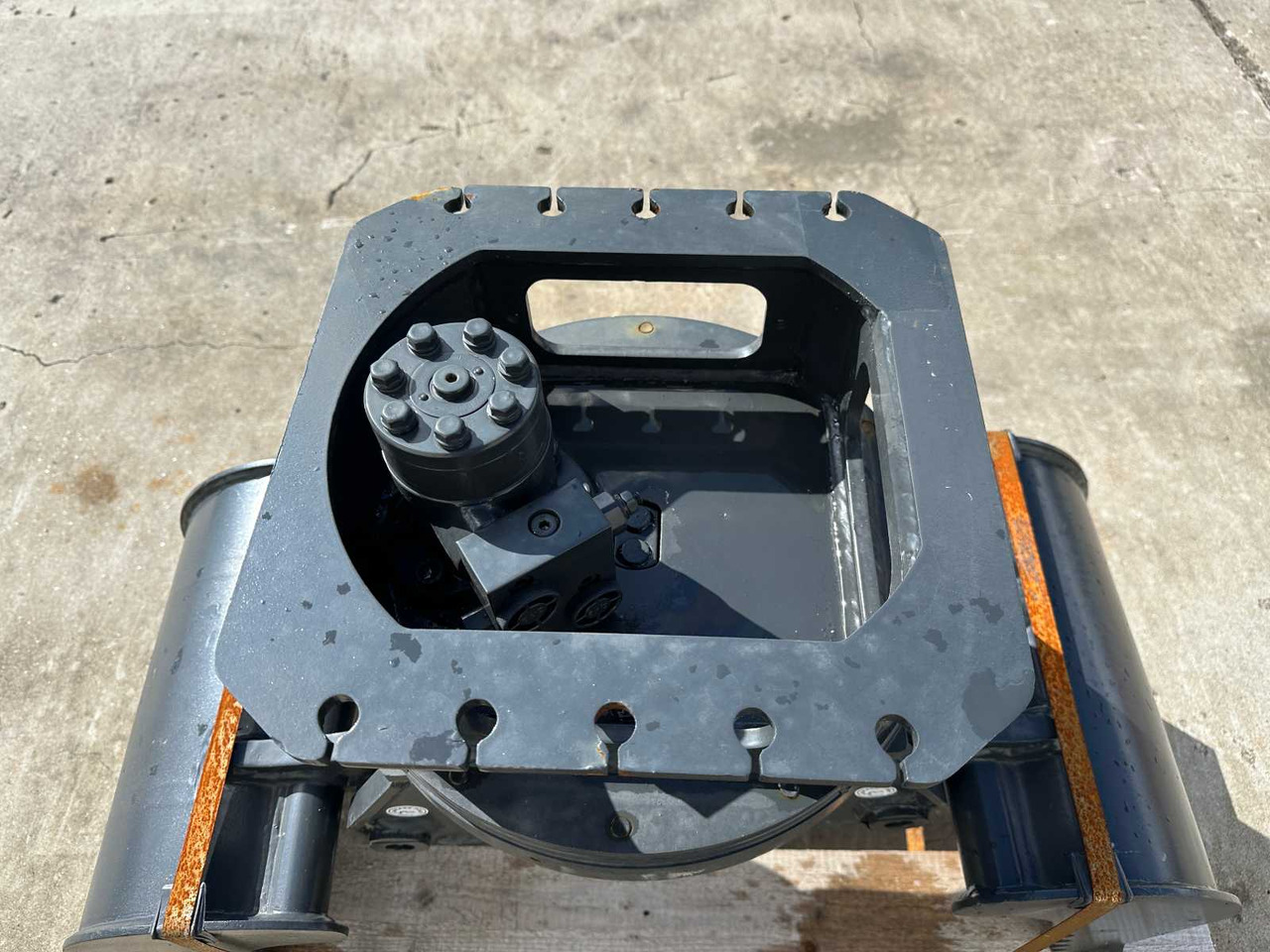 Mustang GRP150CH - ملحقات - آلات البناء: صور 5 Mustang GRP150CH - ملحقات - آلات البناء: صور 5