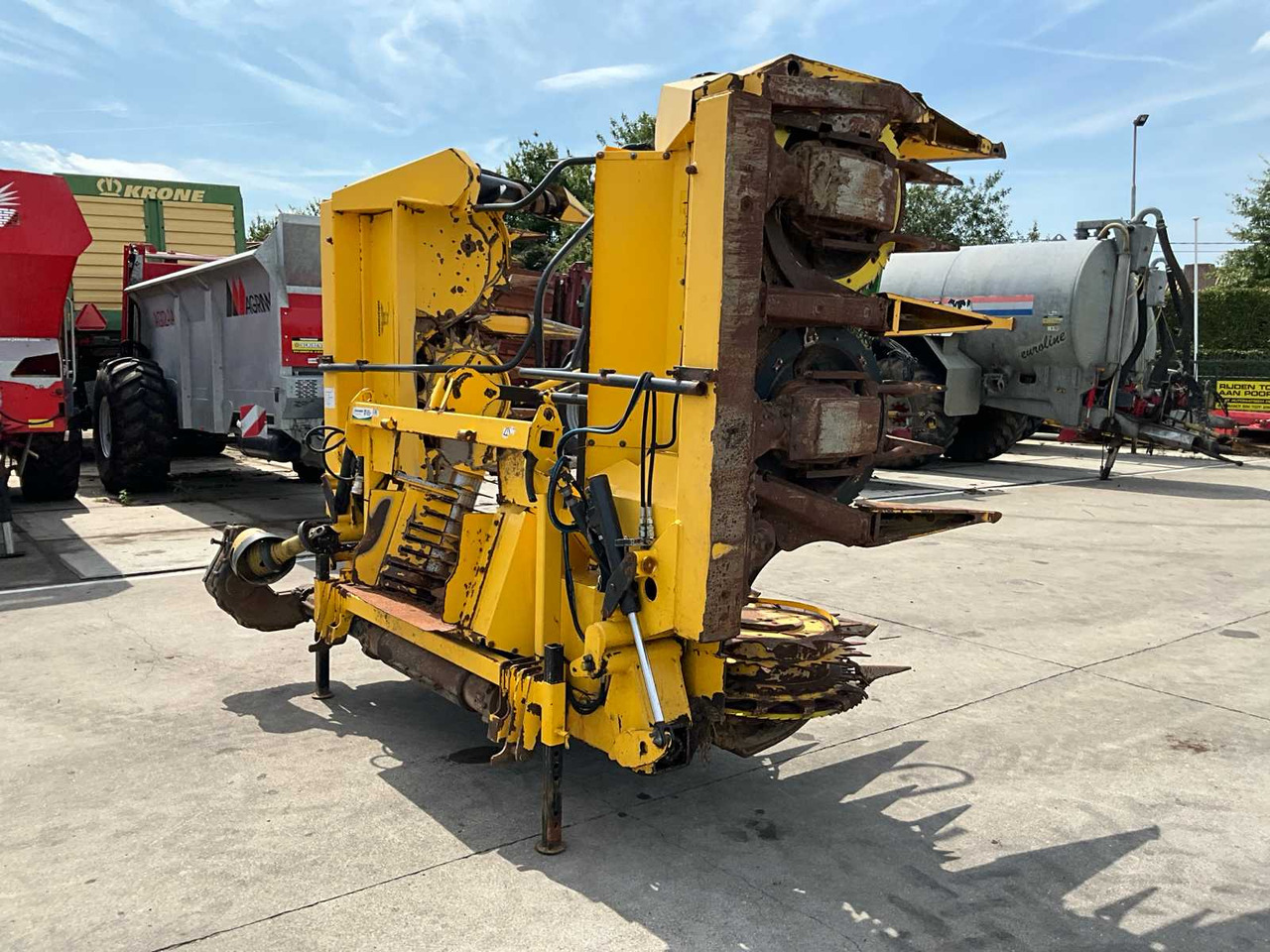 New Holland 440FI - حصادة الأعلاف: صور 4 New Holland 440FI - حصادة الأعلاف: صور 4