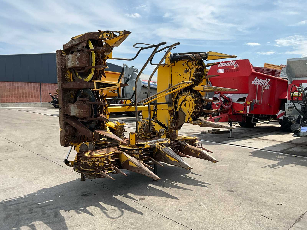 New Holland 440FI - حصادة الأعلاف: صور 3 New Holland 440FI - حصادة الأعلاف: صور 3