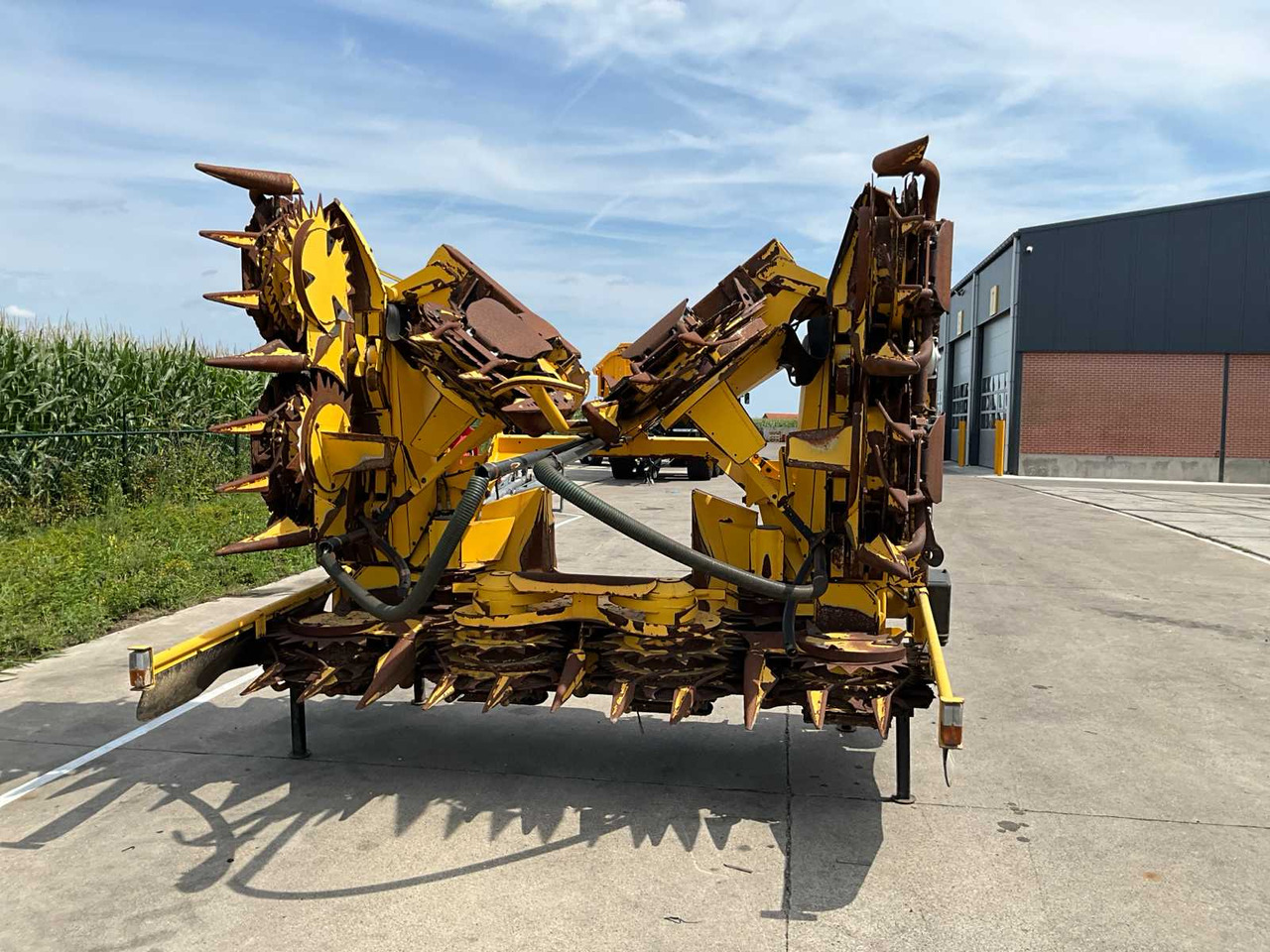 New Holland 750SFIE - حصادة الأعلاف: صور 2 New Holland 750SFIE - حصادة الأعلاف: صور 2