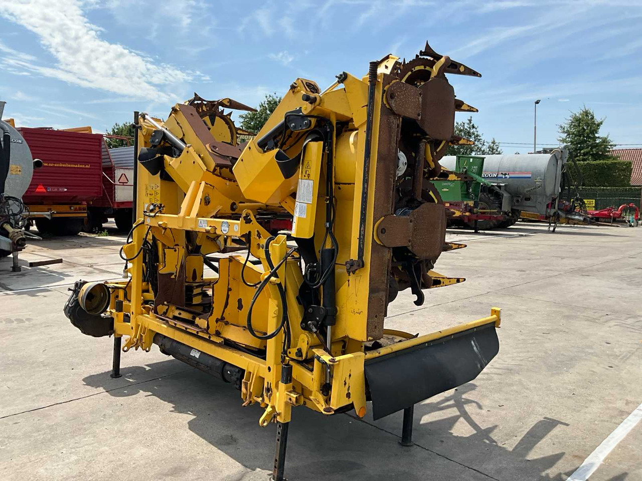 New Holland 750SFIE - حصادة الأعلاف: صور 4 New Holland 750SFIE - حصادة الأعلاف: صور 4