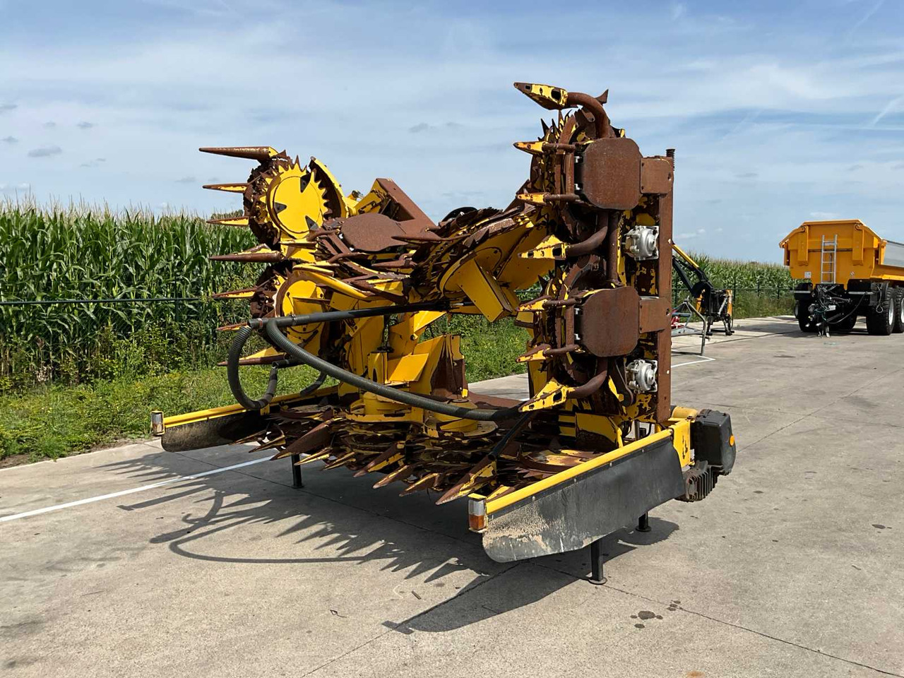 New Holland 750SFIE - حصادة الأعلاف: صور 1 New Holland 750SFIE - حصادة الأعلاف: صور 1