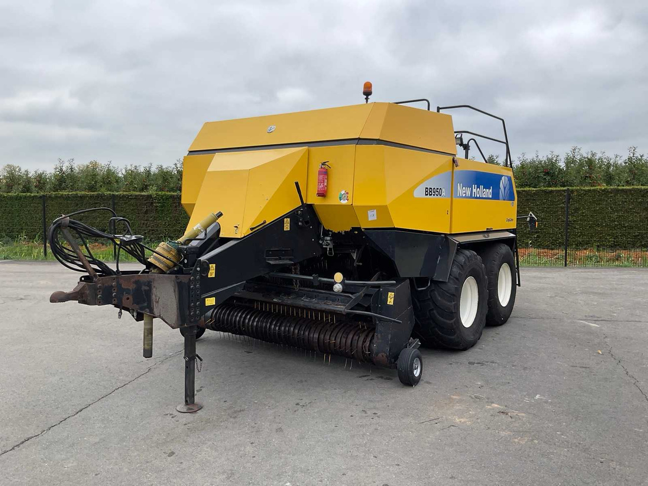 New Holland BB 960 R - مكبس البالات المستطيله: صور 3 New Holland BB 960 R - مكبس البالات المستطيله: صور 3