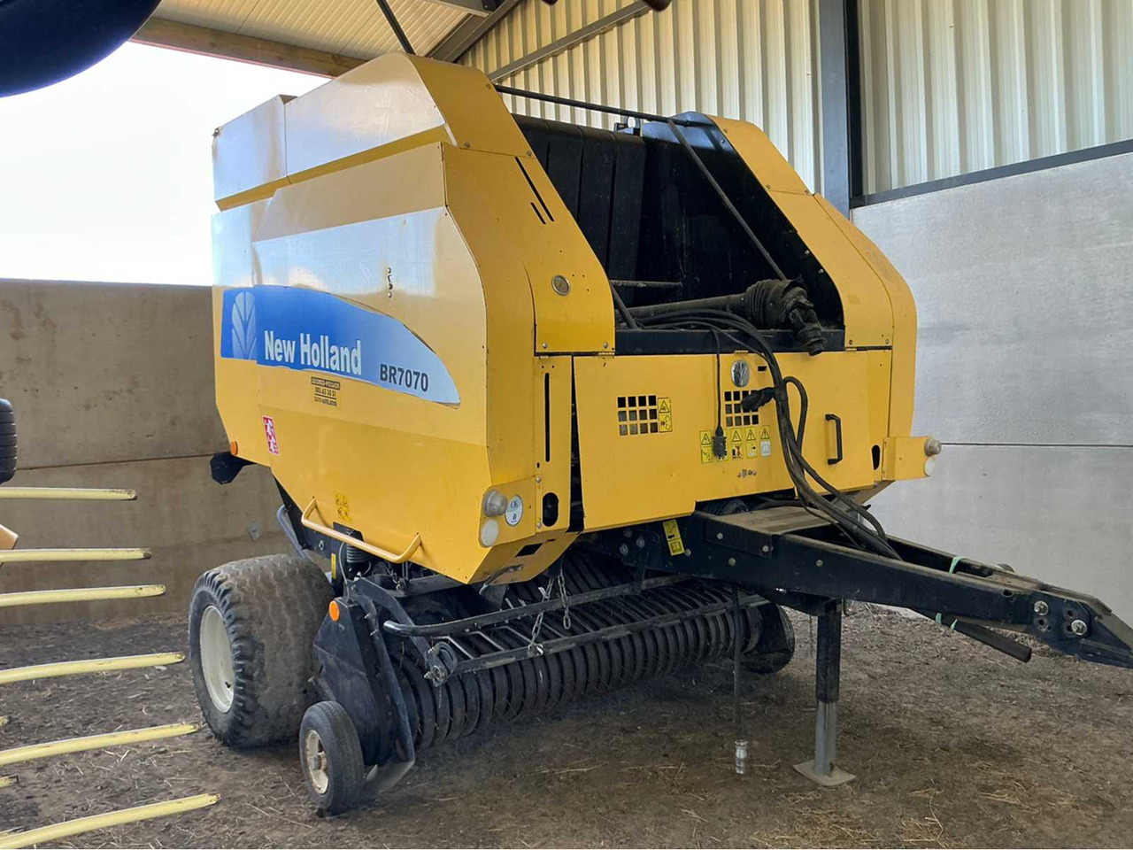New Holland BR7070 - مكبس القش الدائري: صور 5 New Holland BR7070 - مكبس القش الدائري: صور 5