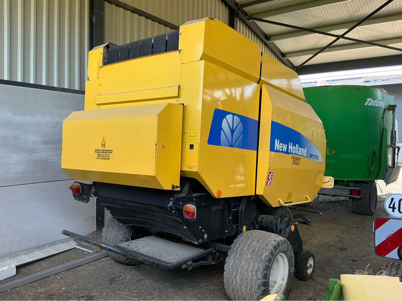 New Holland BR7070 - مكبس القش الدائري: صور 3 New Holland BR7070 - مكبس القش الدائري: صور 3