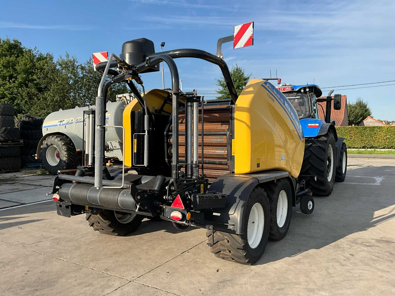 New Holland Roll Baler 125 Combi - مكبس القش الدائري: صور 4 New Holland Roll Baler 125 Combi - مكبس القش الدائري: صور 4