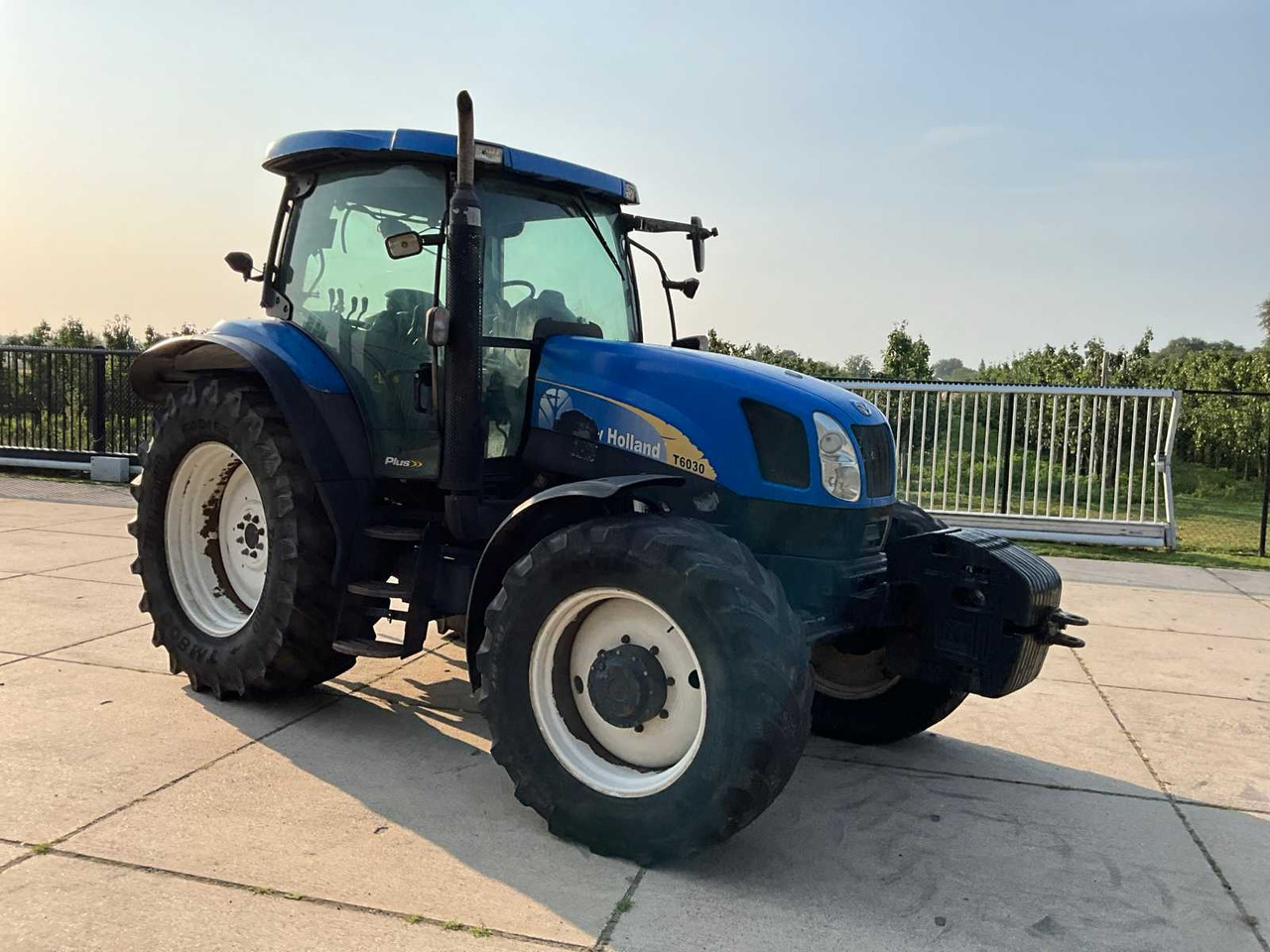 New Holland T6030 - جرار: صور 3 New Holland T6030 - جرار: صور 3