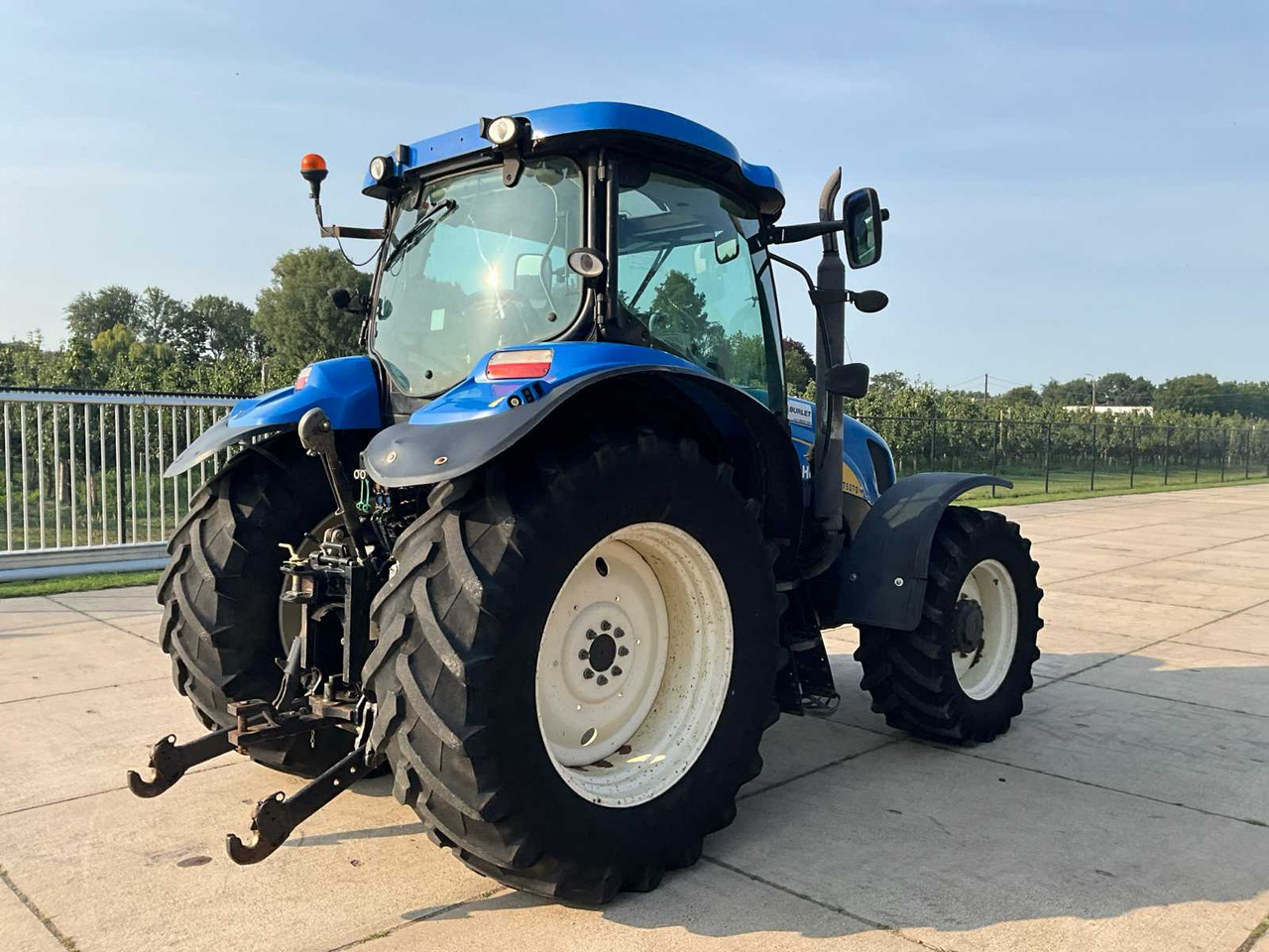 New Holland T6070 - جرار: صور 5 New Holland T6070 - جرار: صور 5