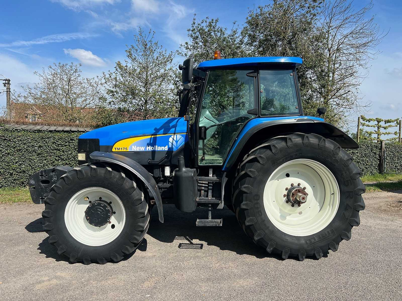 New Holland TM175 4WD SA - جرار: صور 3 New Holland TM175 4WD SA - جرار: صور 3