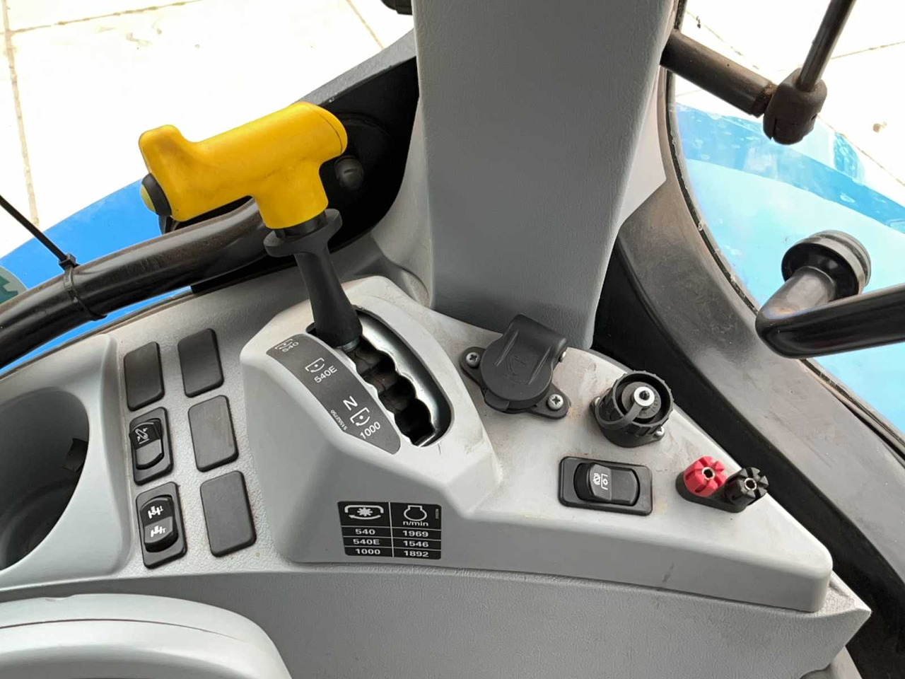 جرار New Holland TS 5.120: صور 12