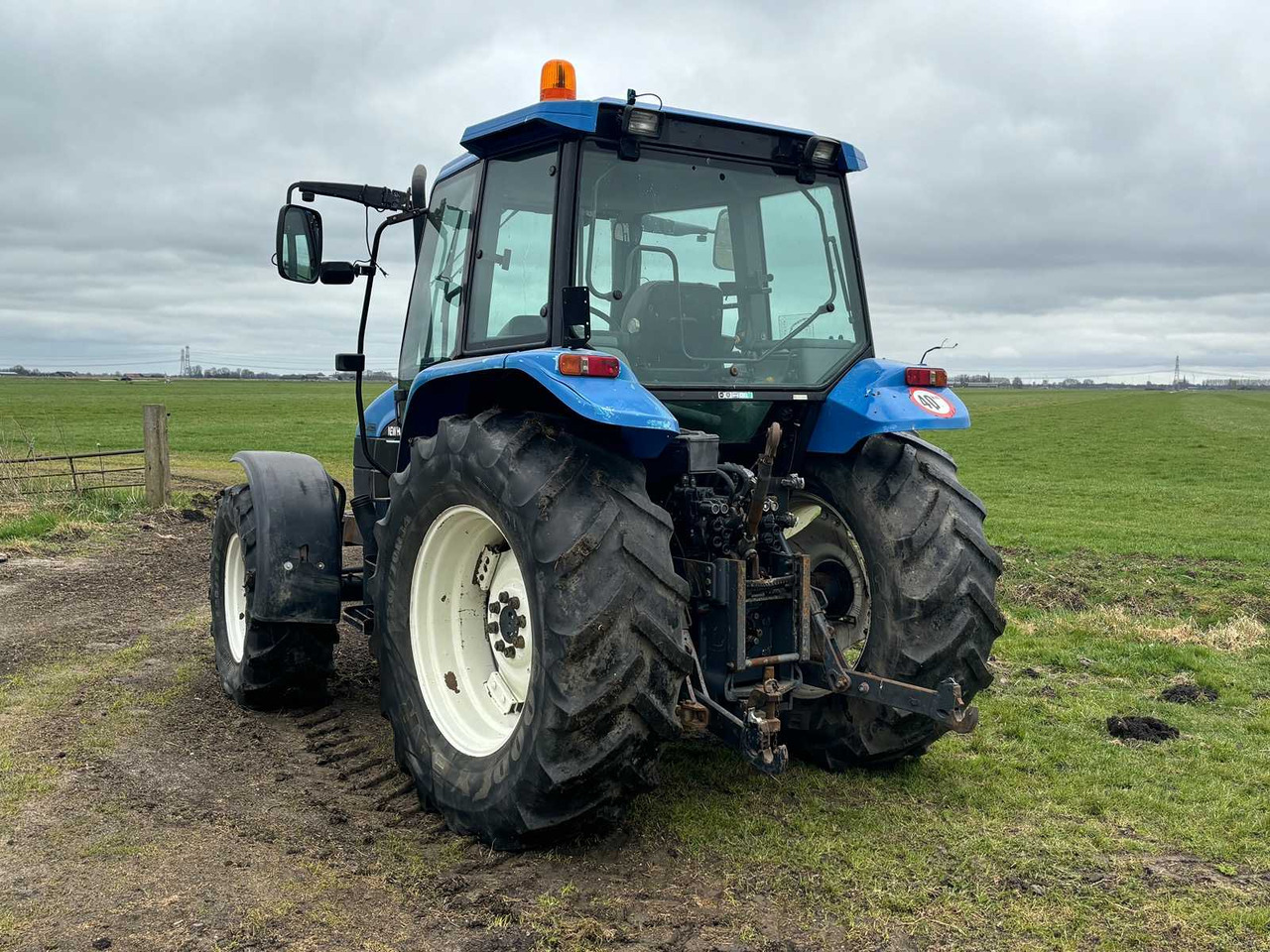 New Holland ts90 - جرار: صور 4 New Holland ts90 - جرار: صور 4