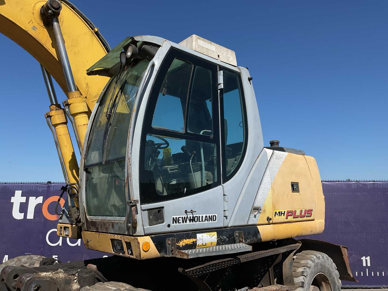 New holland MH plus - حفارة على عجلات: صور 5 New holland MH plus - حفارة على عجلات: صور 5