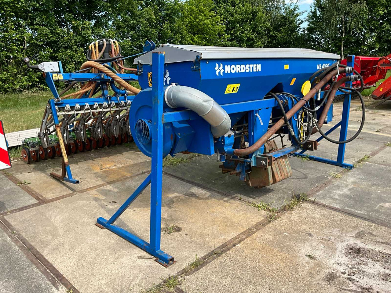 Nordsten NS4030 HYD 24 ERM - آلات البذر والغرس والشتل: صور 2 Nordsten NS4030 HYD 24 ERM - آلات البذر والغرس والشتل: صور 2