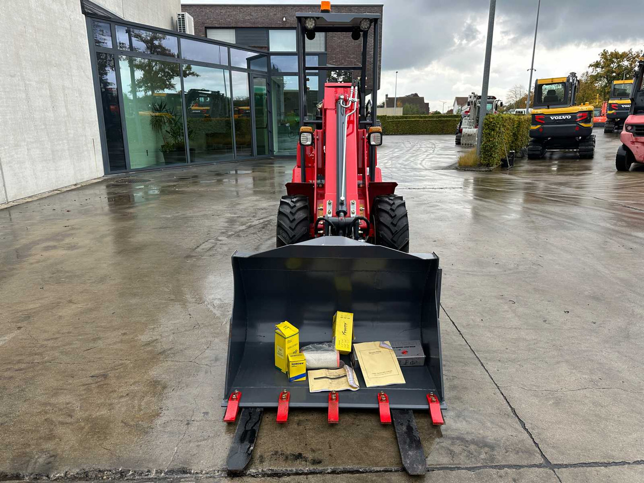 PLUS POWER- 2025 - HQ180T - SKID STEER LOADER - اللودر المجنزر صغير: صور 3 PLUS POWER- 2025 - HQ180T - SKID STEER LOADER - اللودر المجنزر صغير: صور 3