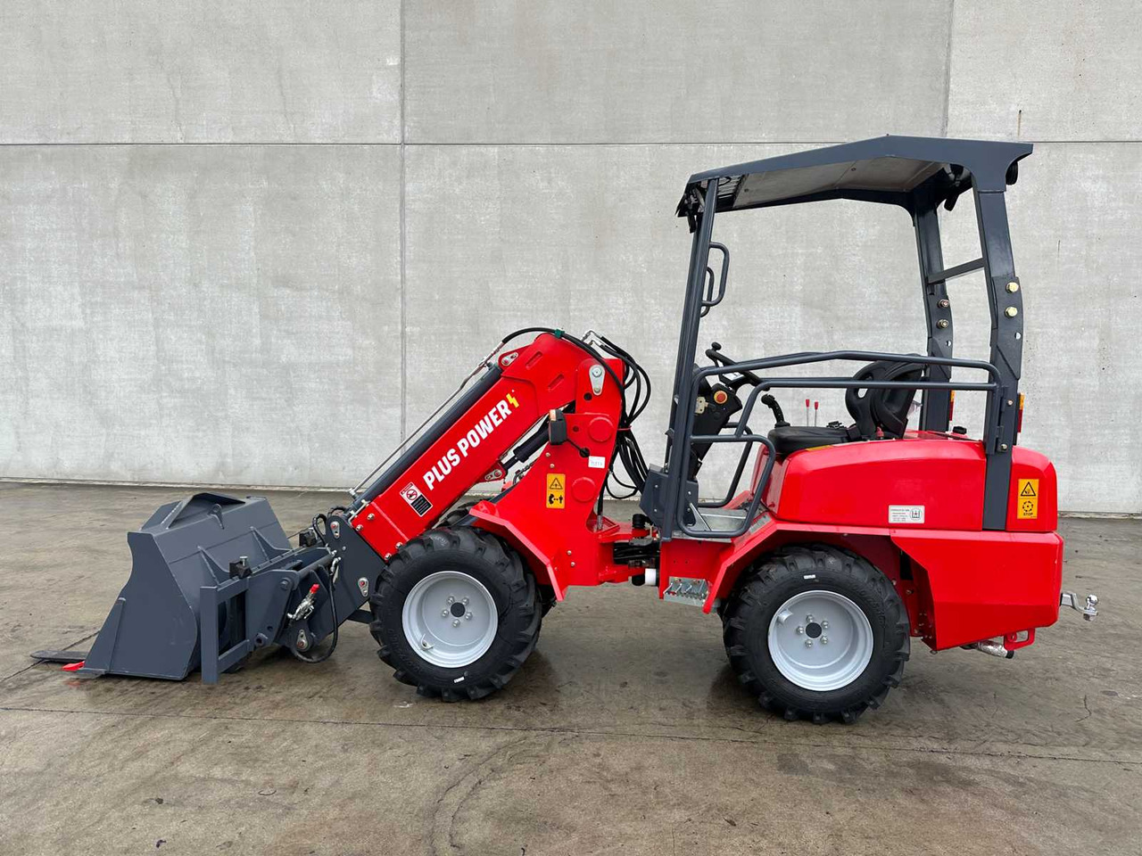 PLUS POWER- 2025 - HQ180T - SKID STEER LOADER - اللودر المجنزر صغير: صور 1 PLUS POWER- 2025 - HQ180T - SKID STEER LOADER - اللودر المجنزر صغير: صور 1