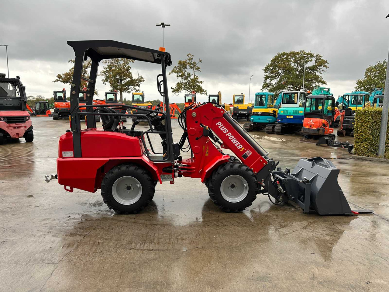 PLUS POWER- 2025 - HQ180T - SKID STEER LOADER - اللودر المجنزر صغير: صور 5 PLUS POWER- 2025 - HQ180T - SKID STEER LOADER - اللودر المجنزر صغير: صور 5