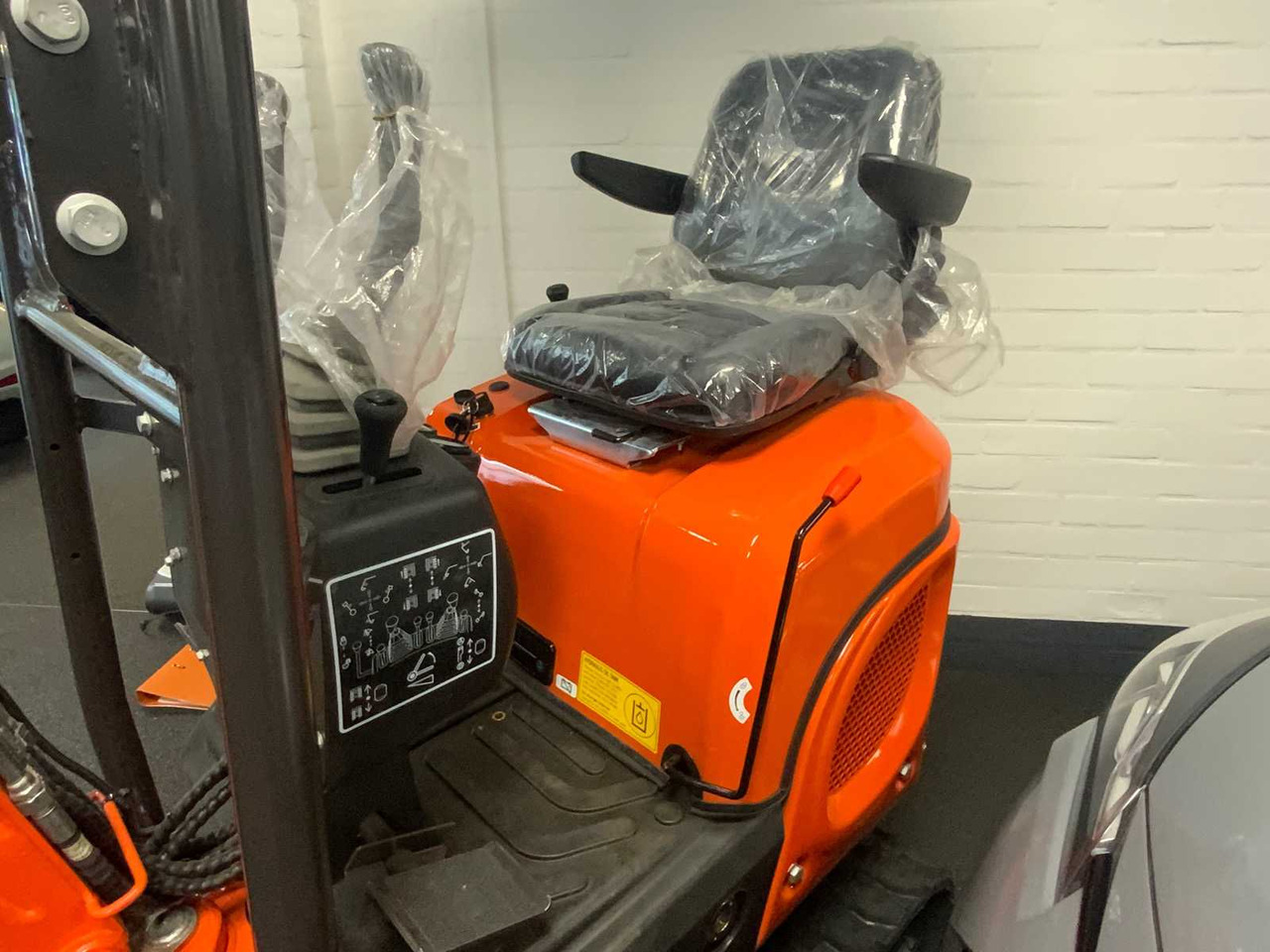 Powered-By-Kubota U105 - حفارة مصغرة: صور 4 Powered-By-Kubota U105 - حفارة مصغرة: صور 4