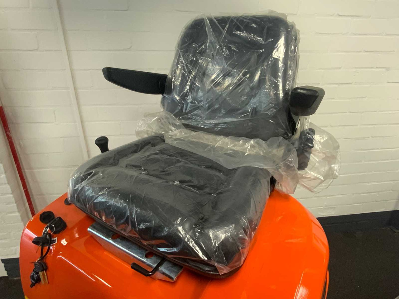 Powered-By-Kubota U105 - حفارة مصغرة: صور 5 Powered-By-Kubota U105 - حفارة مصغرة: صور 5