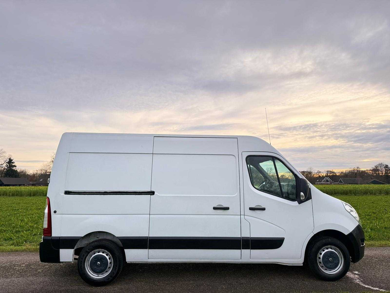 RENAULT - MASTER - T33 2.3 DCI L2H3 ECO - V-209-NT - الشاحنات الصغيرة: صور 4 RENAULT - MASTER - T33 2.3 DCI L2H3 ECO - V-209-NT - الشاحنات الصغيرة: صور 4
