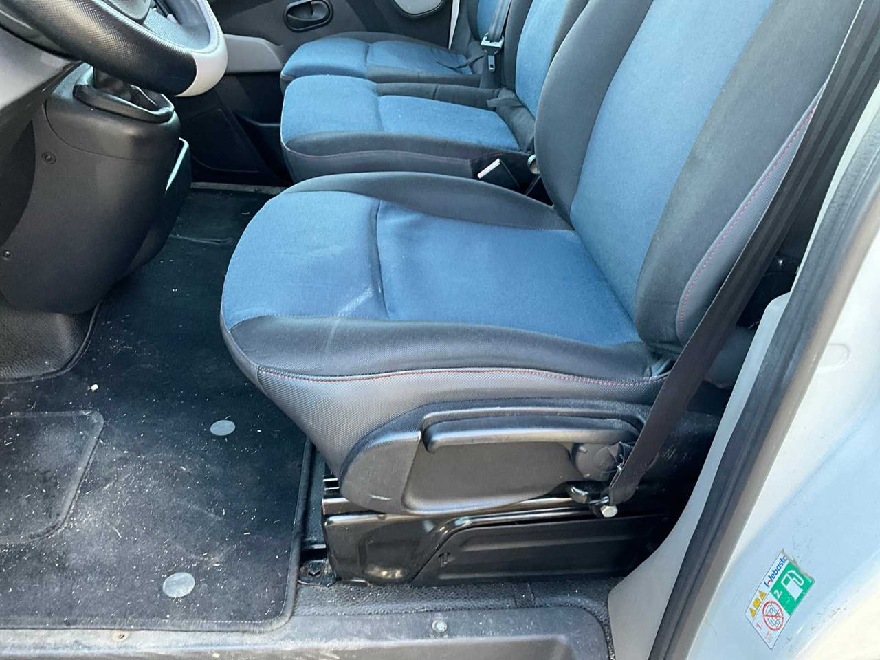 الشاحنات الصغيرة RENAULT MASTER VANS: صور 13