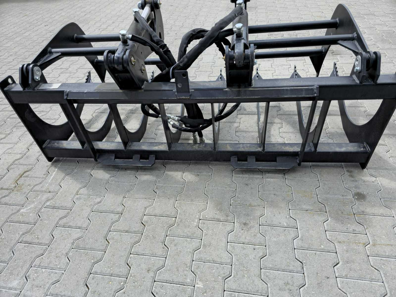 Rhino-cross 72 inch fork grapple - ملحقات - آلات البناء: صور 5 Rhino-cross 72 inch fork grapple - ملحقات - آلات البناء: صور 5