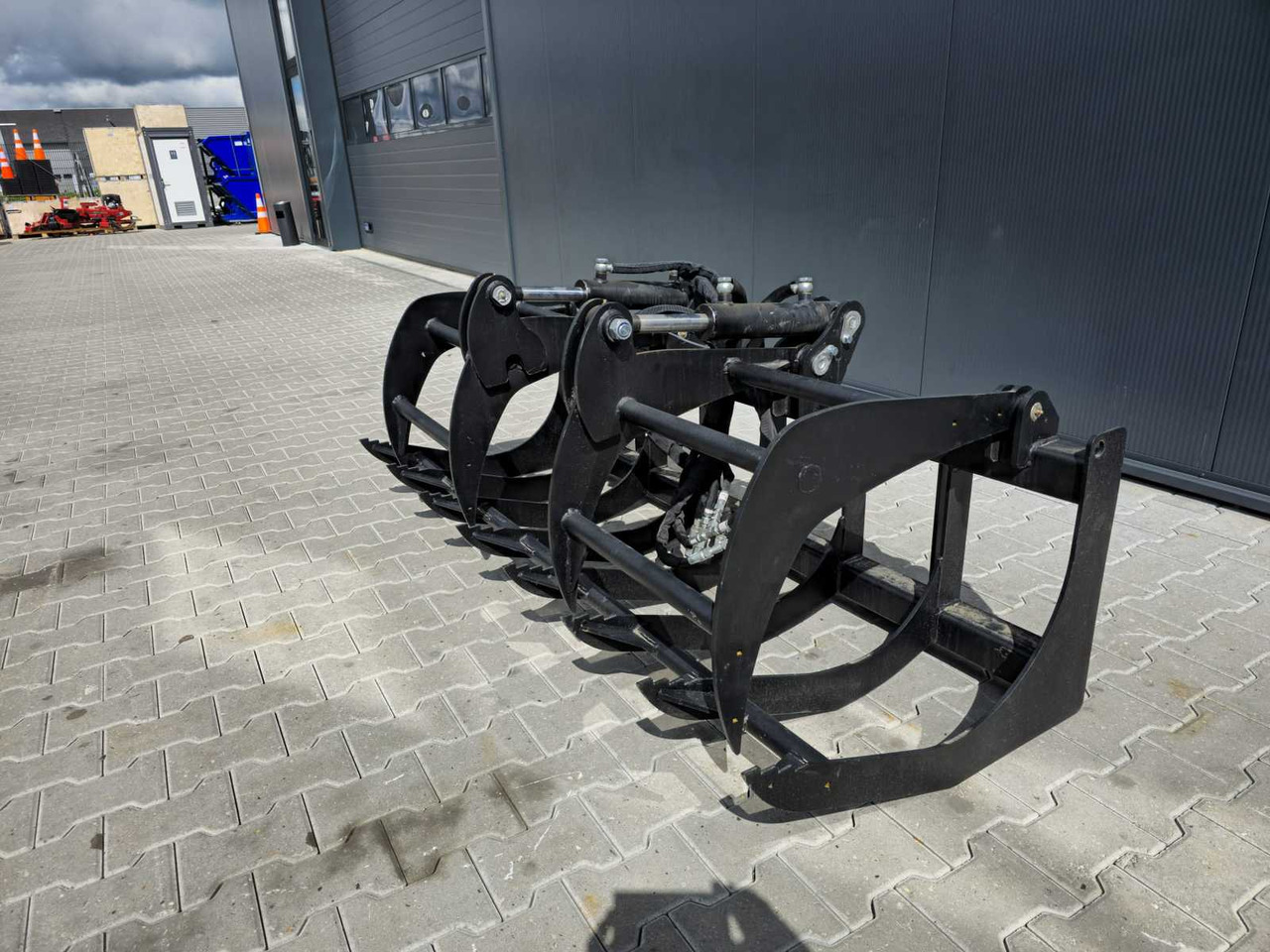 Rhino-cross 72 inch fork grapple - ملحقات - آلات البناء: صور 4 Rhino-cross 72 inch fork grapple - ملحقات - آلات البناء: صور 4