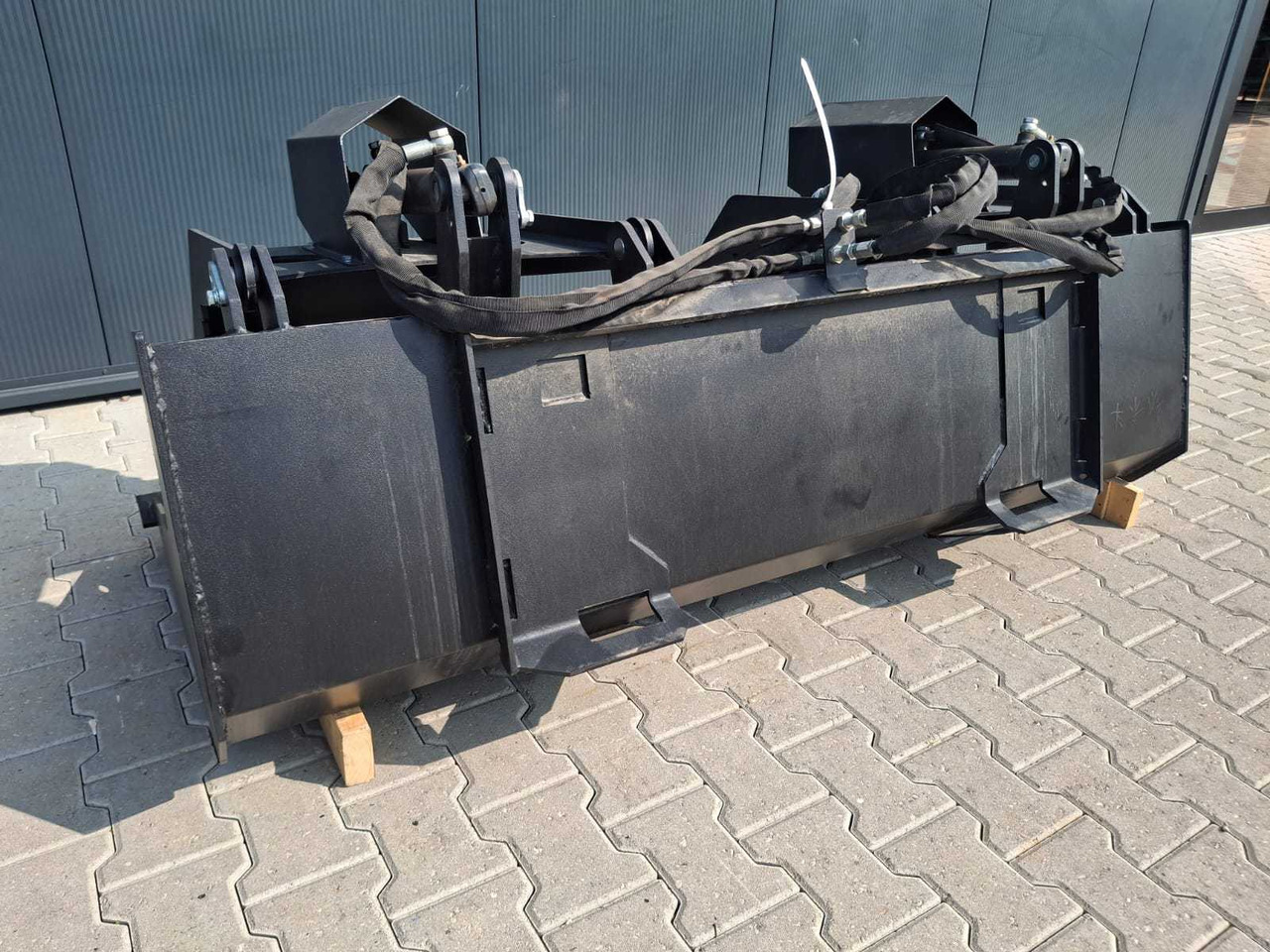 Rhino-cross 72 inch grapple Bucket - ال معدات حراثه: صور 3 Rhino-cross 72 inch grapple Bucket - ال معدات حراثه: صور 3