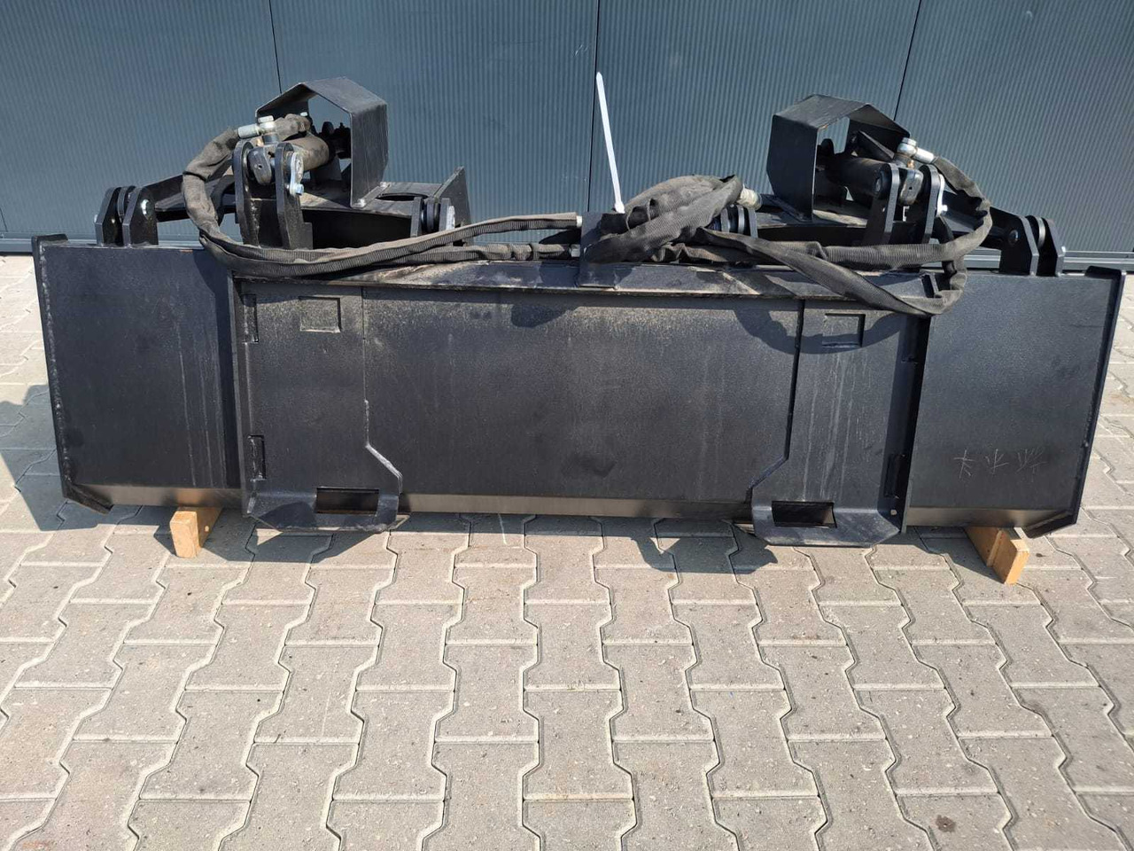 Rhino-cross 72 inch grapple Bucket - ال معدات حراثه: صور 4 Rhino-cross 72 inch grapple Bucket - ال معدات حراثه: صور 4
