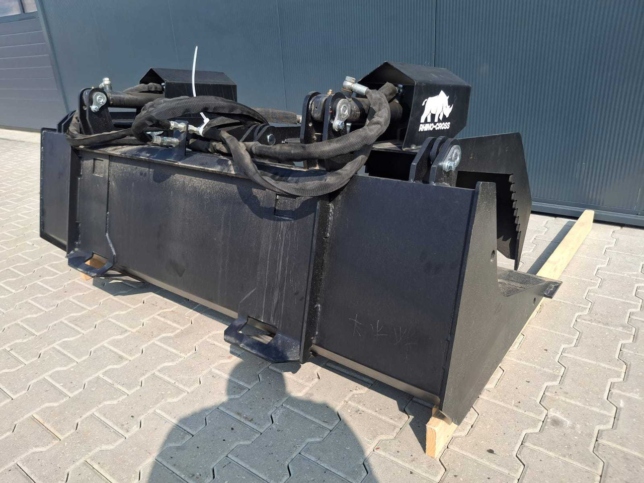 Rhino-cross 72 inch grapple Bucket - ال معدات حراثه: صور 2 Rhino-cross 72 inch grapple Bucket - ال معدات حراثه: صور 2