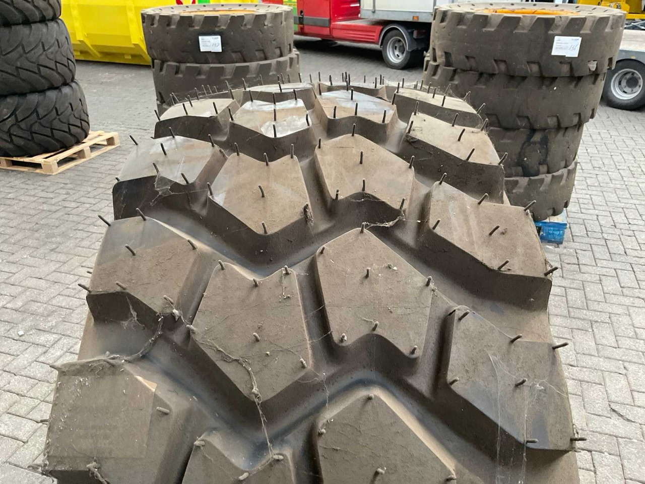 Rodos Dumper - الإطارات والجنوط - جرار: صور 2 Rodos Dumper - الإطارات والجنوط - جرار: صور 2