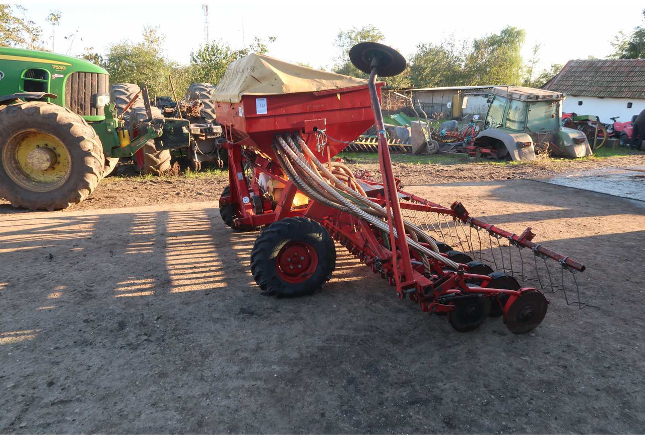 SPU 32 SPU 32 - Seeder - 2006 - 02B-DNL (163) - وضع البذور فى خطوط: صور 3 SPU 32 SPU 32 - Seeder - 2006 - 02B-DNL (163) - وضع البذور فى خطوط: صور 3