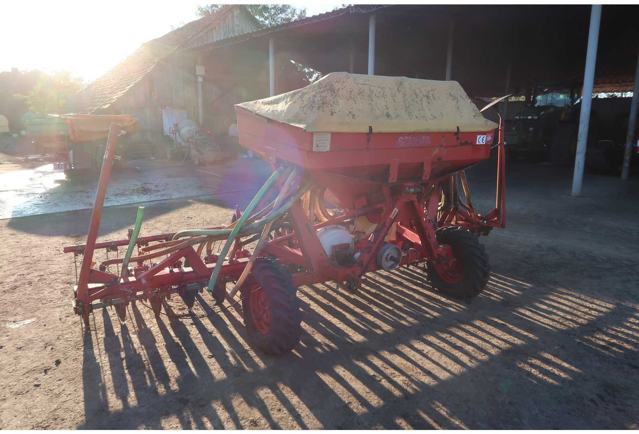 SPU 32 SPU 32 - Seeder - 2006 - 02B-DNL (163) - وضع البذور فى خطوط: صور 4 SPU 32 SPU 32 - Seeder - 2006 - 02B-DNL (163) - وضع البذور فى خطوط: صور 4