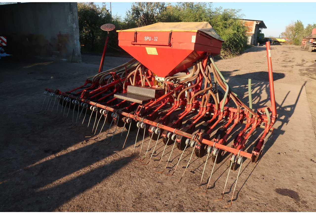SPU 32 SPU 32 - Seeder - 2006 - 02B-DNL (163) - وضع البذور فى خطوط: صور 1 SPU 32 SPU 32 - Seeder - 2006 - 02B-DNL (163) - وضع البذور فى خطوط: صور 1