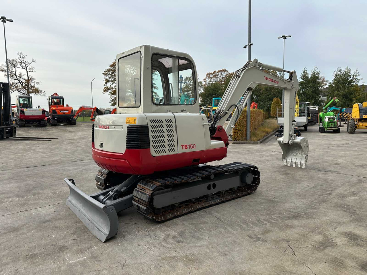 TAKEUCHI - - TB150C - MIDI EXCAVATOR - حفارة: صور 4 TAKEUCHI - - TB150C - MIDI EXCAVATOR - حفارة: صور 4