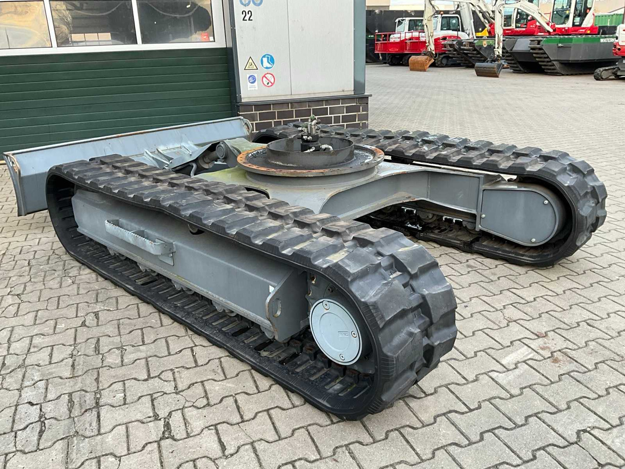 TAKEUCHI TB290-2 TRACKED DUMPER UNDERCARRIAGE - شاحنة قلابة صغيرة: صور 3 TAKEUCHI TB290-2 TRACKED DUMPER UNDERCARRIAGE - شاحنة قلابة صغيرة: صور 3