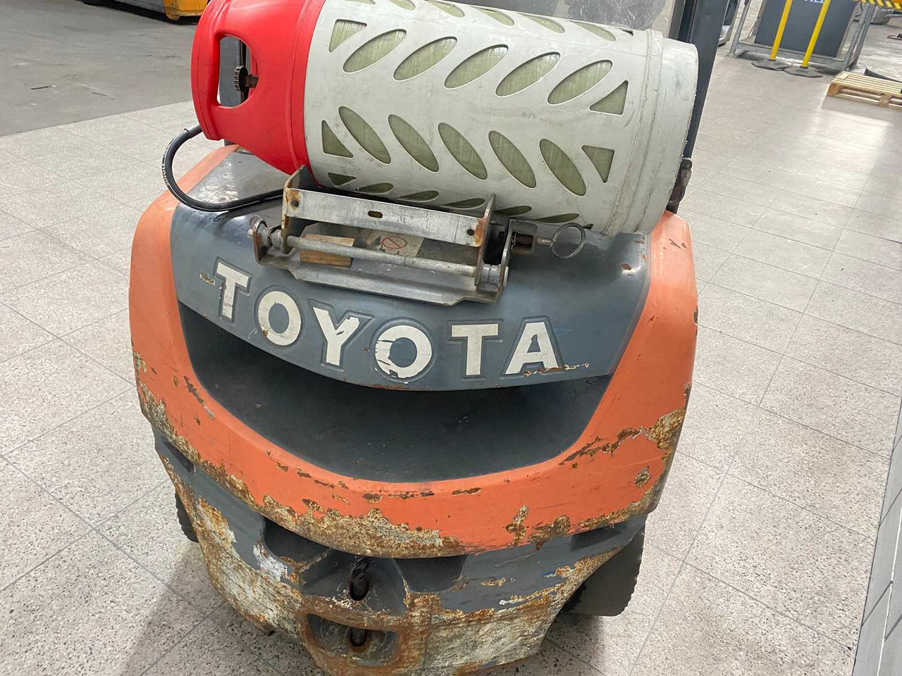 TOYOTA - 02-8FGF25 - FORKLIFT - SIDE-SHIFT - رافعة شوكية: صور 5 TOYOTA - 02-8FGF25 - FORKLIFT - SIDE-SHIFT - رافعة شوكية: صور 5