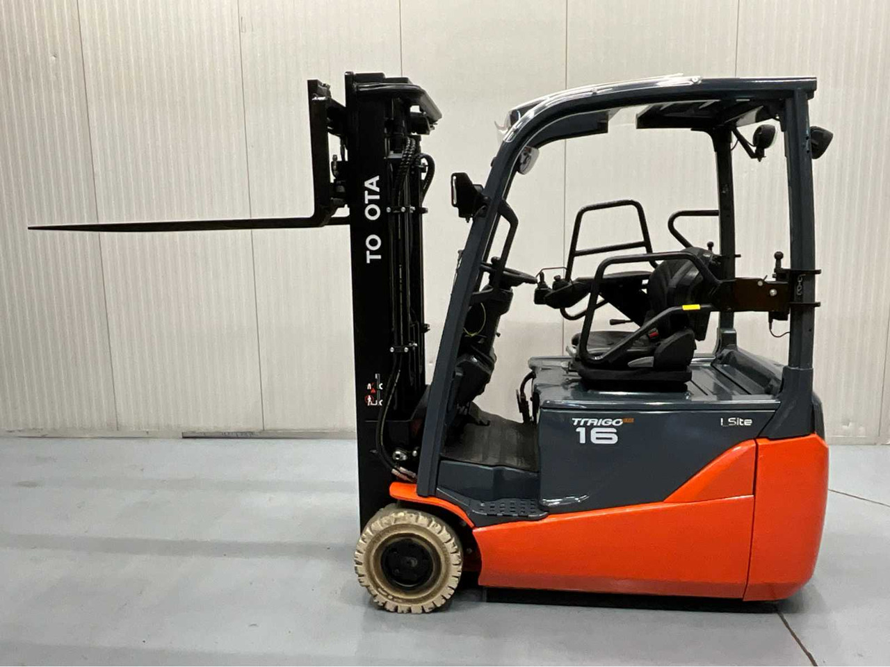 TOYOTA - 2018 - 8FBE16T - FORKLIFT, FREELIFT, SIDE SHIFT - PLASTIC ROOF - 4TH FUNCTION - رافعة شوكية: صور 2 TOYOTA - 2018 - 8FBE16T - FORKLIFT, FREELIFT, SIDE SHIFT - PLASTIC ROOF - 4TH FUNCTION - رافعة شوكية: صور 2