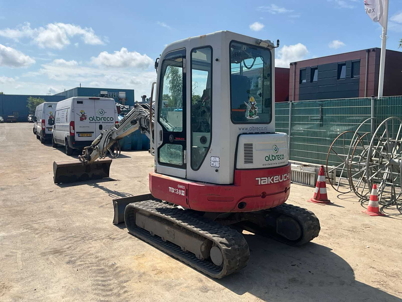 Takeuchi TB138FR - حفارة مصغرة: صور 4 Takeuchi TB138FR - حفارة مصغرة: صور 4