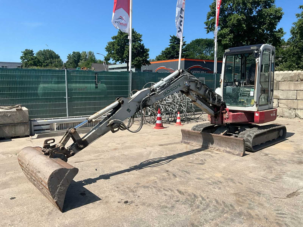 Takeuchi TB138FR - حفارة مصغرة: صور 1 Takeuchi TB138FR - حفارة مصغرة: صور 1