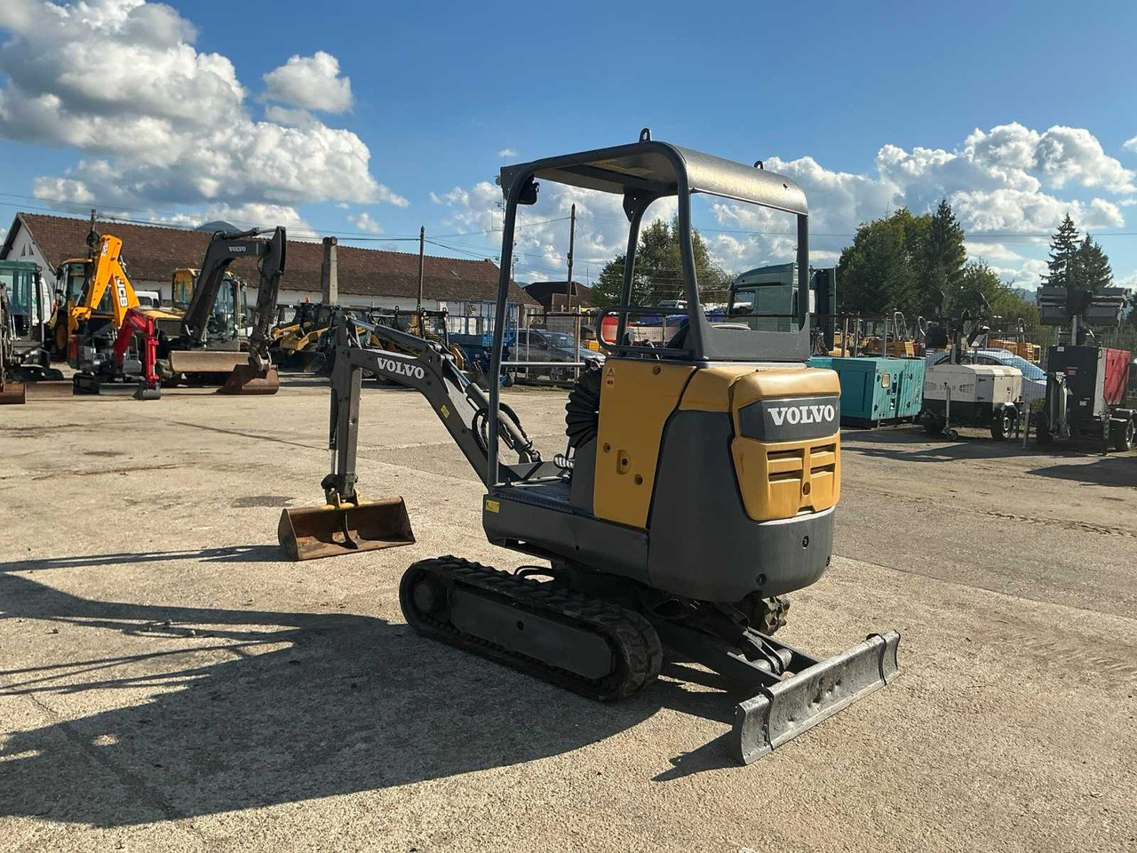 VOLVO - EC 18 D - MINI-EXCAVATOR - 2016 - حفارة مصغرة: صور 3 VOLVO - EC 18 D - MINI-EXCAVATOR - 2016 - حفارة مصغرة: صور 3