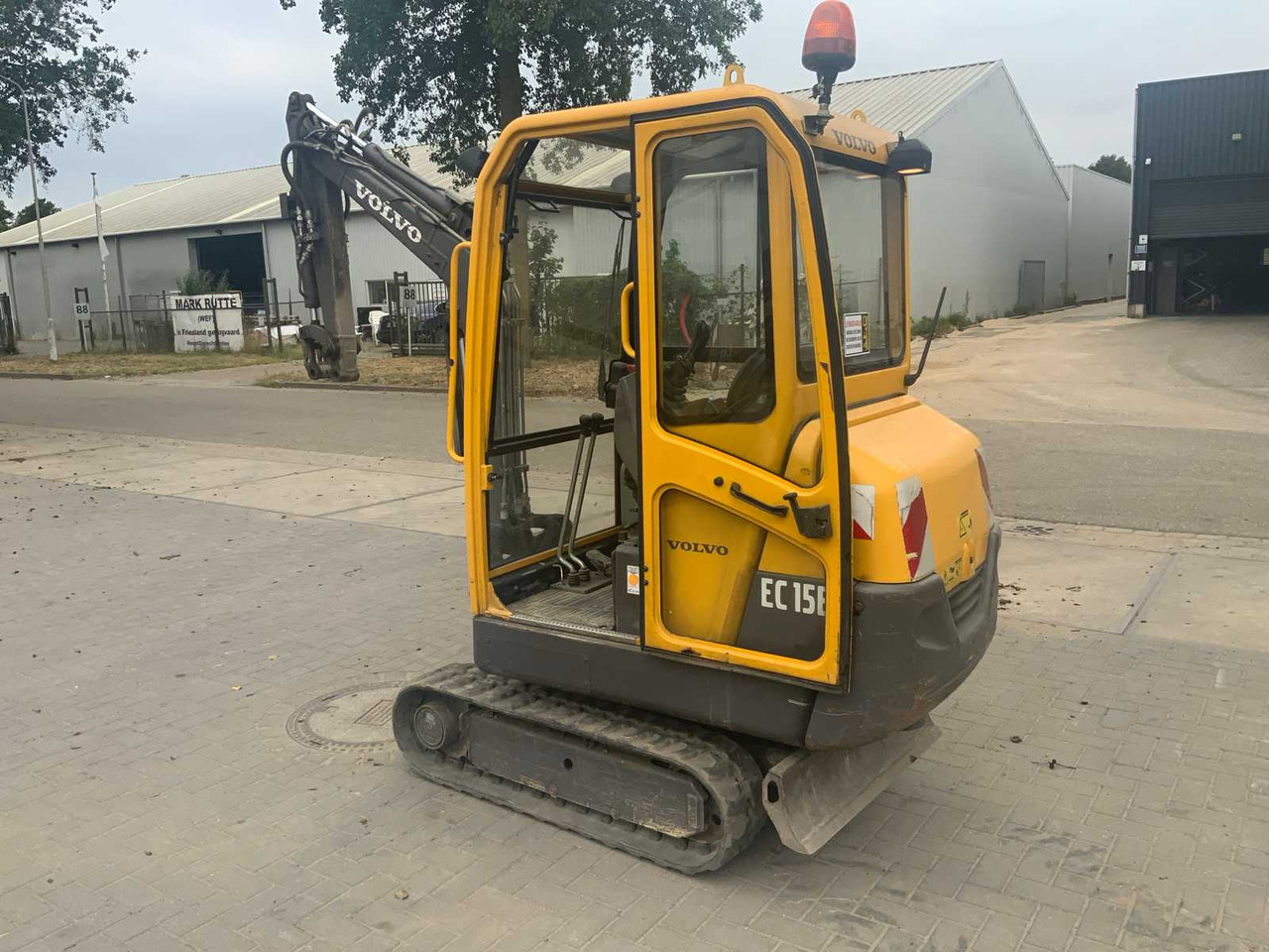 Volvo EC15B XR - حفارة مصغرة: صور 4 Volvo EC15B XR - حفارة مصغرة: صور 4