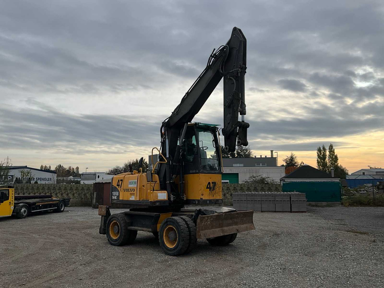 Volvo EW140C - حفارة على عجلات: صور 2 Volvo EW140C - حفارة على عجلات: صور 2