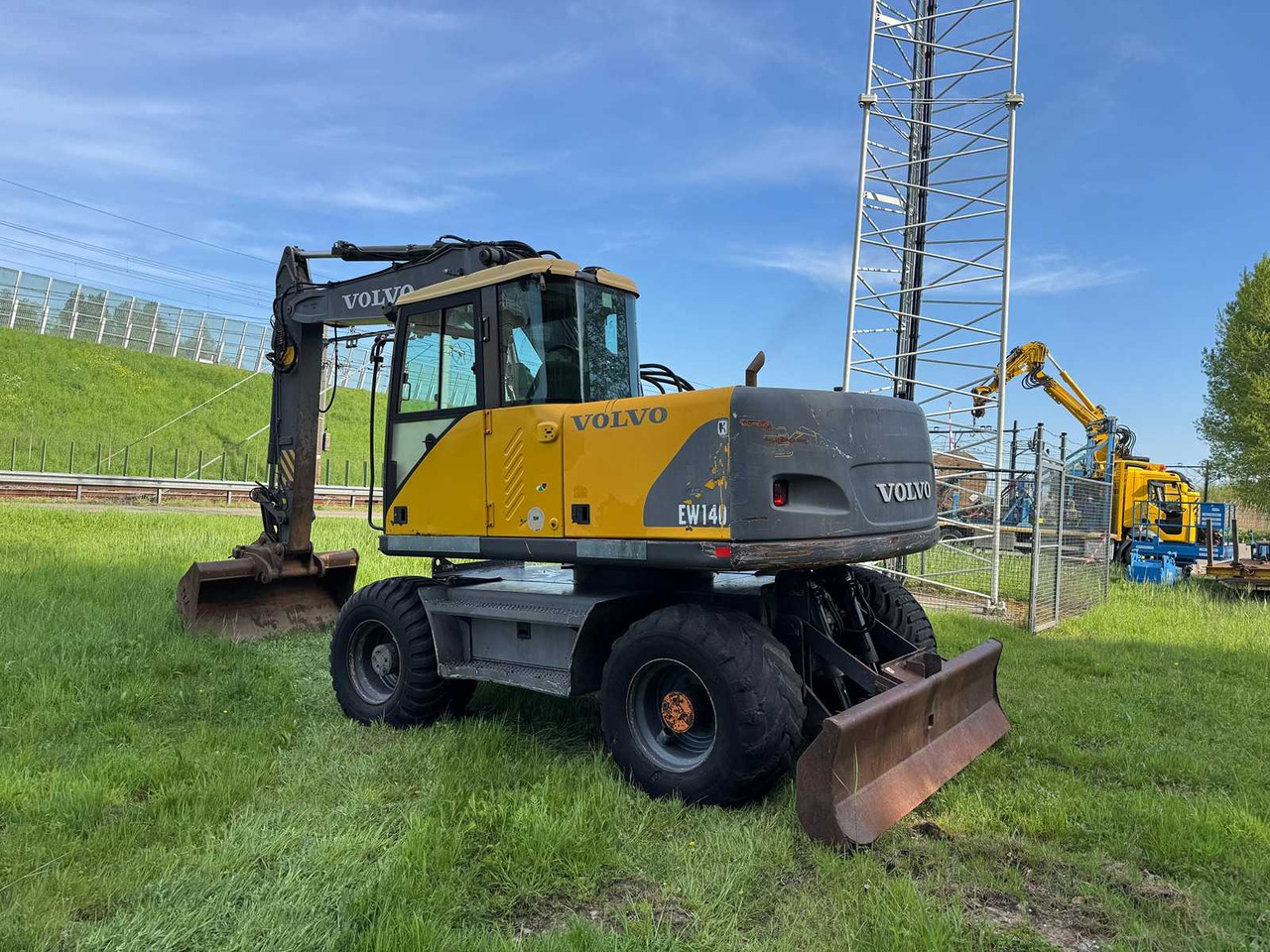 Volvo EW140 - حفارة على عجلات: صور 3 Volvo EW140 - حفارة على عجلات: صور 3