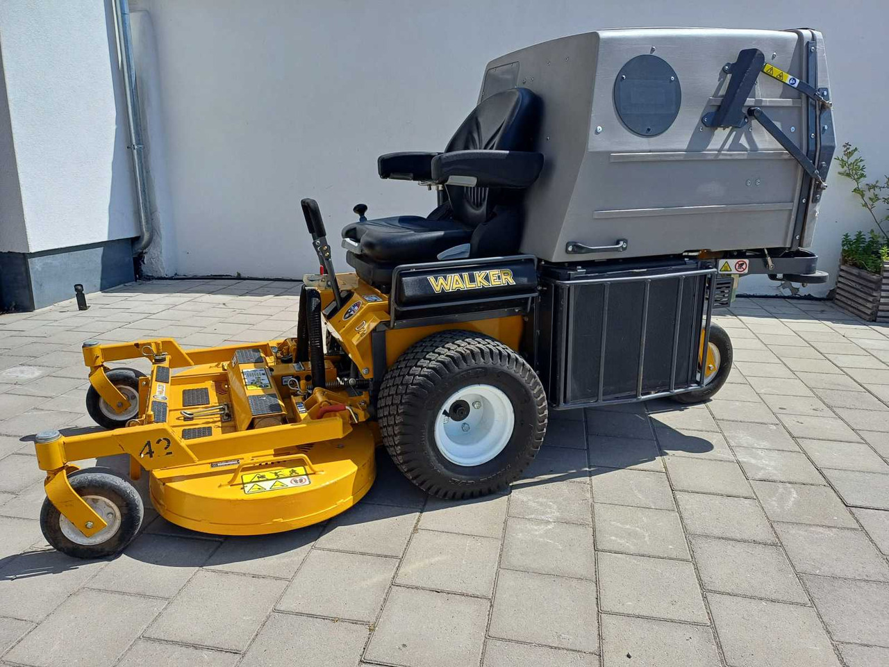 Walker D21D - جزازة المروج: صور 2 Walker D21D - جزازة المروج: صور 2