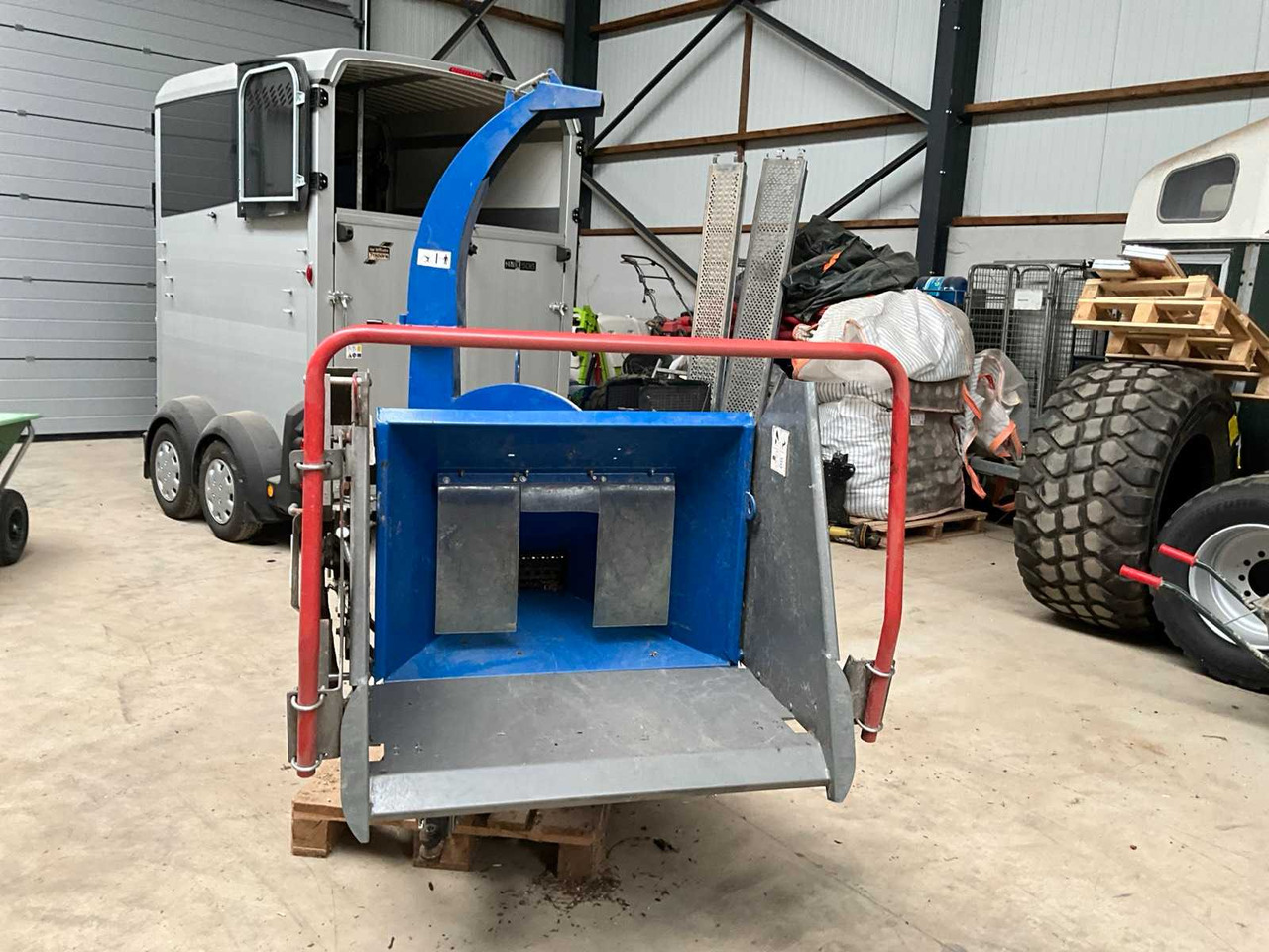 Woodchipper BX52R - ماكينة تقطيع الأغصان: صور 2 Woodchipper BX52R - ماكينة تقطيع الأغصان: صور 2