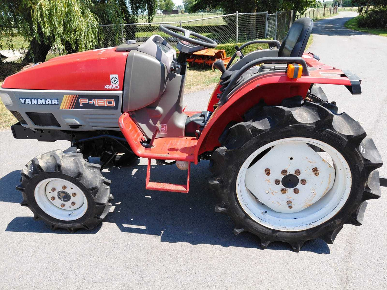 Yanmar F180 - جرار صغير: صور 1 Yanmar F180 - جرار صغير: صور 1