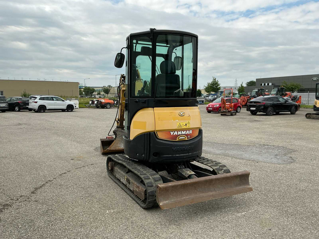 Yanmar VIO25-4 - حفارات زحافة: صور 3 Yanmar VIO25-4 - حفارات زحافة: صور 3