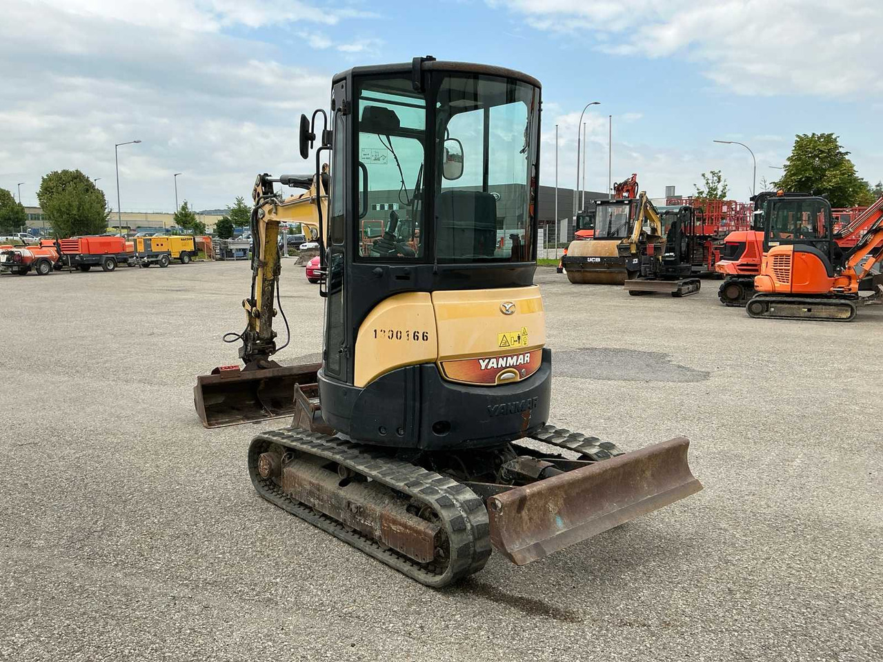 Yanmar VIO25-4 - حفارات زحافة: صور 3 Yanmar VIO25-4 - حفارات زحافة: صور 3