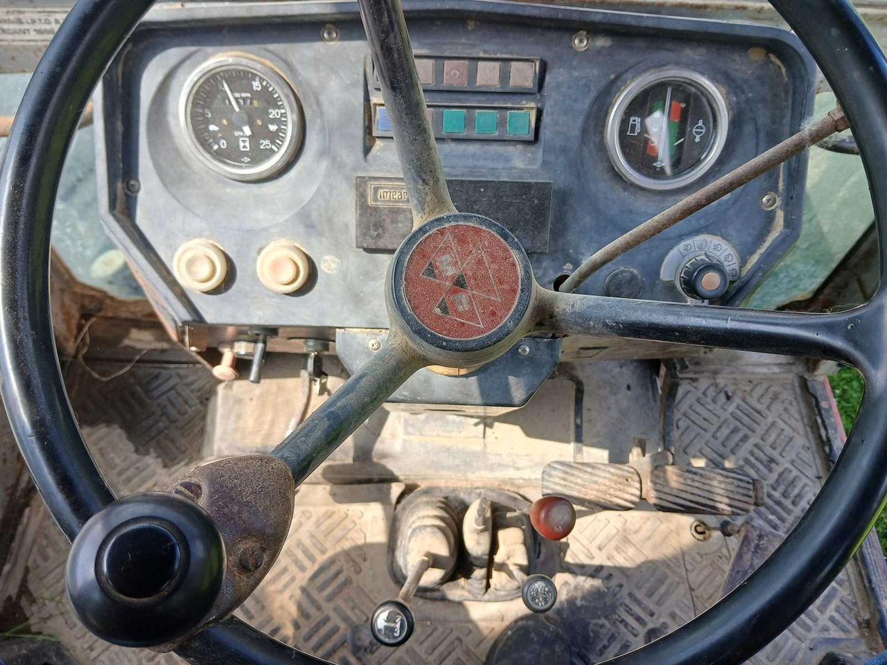 جرار massey Ferguson 698: صور 6