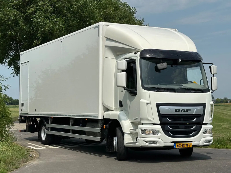 DAF LF 210 LF210.14. EURO6. 2022. 183401km 805x248x248. Bakwagen met Laadklep 2500kg - بصندوق مغلق شاحنة: صور 2 DAF LF 210 LF210.14. EURO6. 2022. 183401km 805x248x248. Bakwagen met Laadklep 2500kg - بصندوق مغلق شاحنة: صور 2